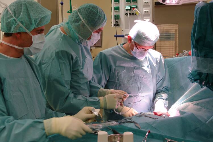 Operation im Klaus Faber Hybrid-OP